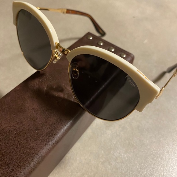 Brand new Front Heart- free sunglasses - Picture 3 of 8